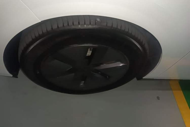 Used Li Auto MEGA 2025 Home Family Special Edition Left Front Wheel Hub