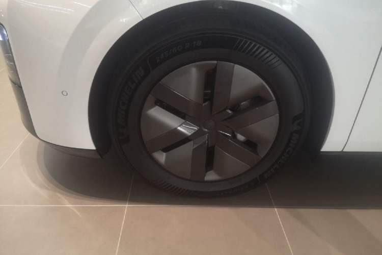 Used Li Auto MEGA 2025 Home Family Special Edition Left Front Wheel Hub