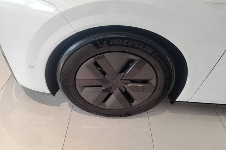 Used Li Auto MEGA 2025 Ultra Smart Refreshed Edition Left Front Wheel Hub