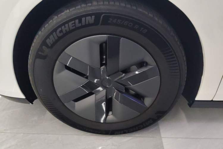 Used Li Auto MEGA 2025 Home Family Special Edition Left Front Wheel Hub