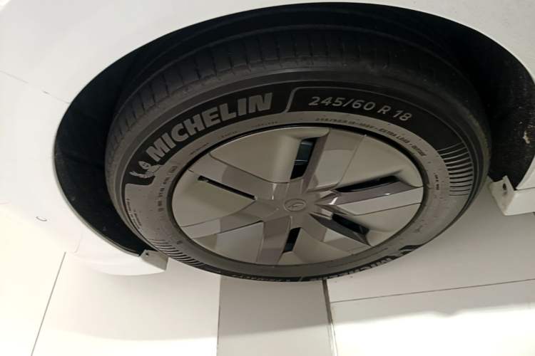 Used Li Auto MEGA 2025 Home Family Special Edition Left Front Wheel Hub