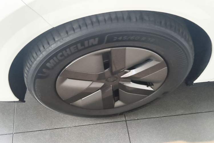 Used Li Auto MEGA 2025 Home Family Special Edition Left Front Wheel Hub