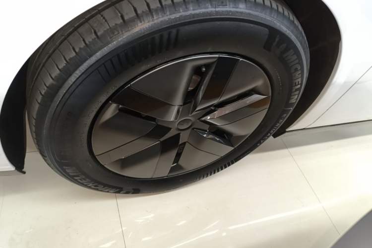 Used Li Auto MEGA 2025 Home Family Special Edition Left Front Wheel Hub