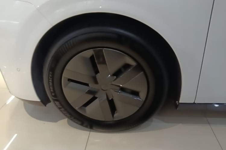 Used Li Auto MEGA 2025 Home Family Special Edition Left Front Wheel Hub