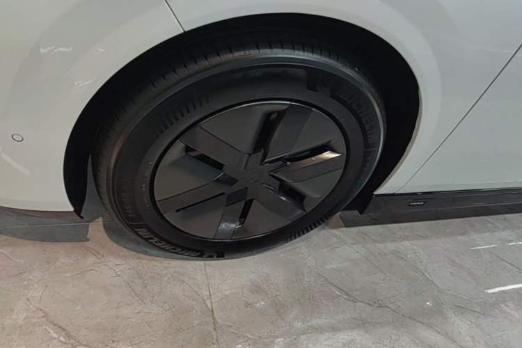 Used Li Auto MEGA 2025 Home Family Special Edition Left Front Wheel Hub