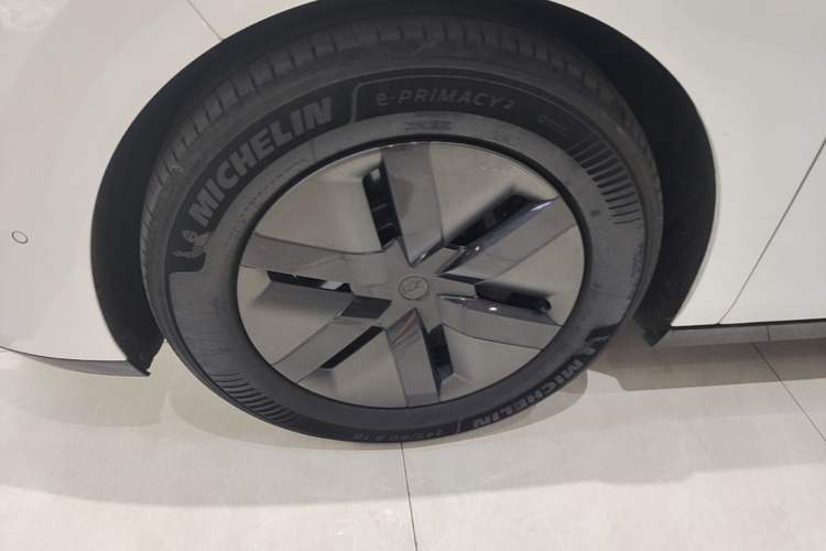 Used Li Auto MEGA 2025 Home Family Special Edition Left Front Wheel Hub