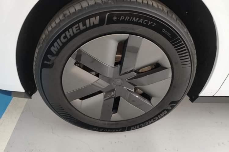 Used Li Auto MEGA 2025 Home Family Special Edition Left Front Wheel Hub