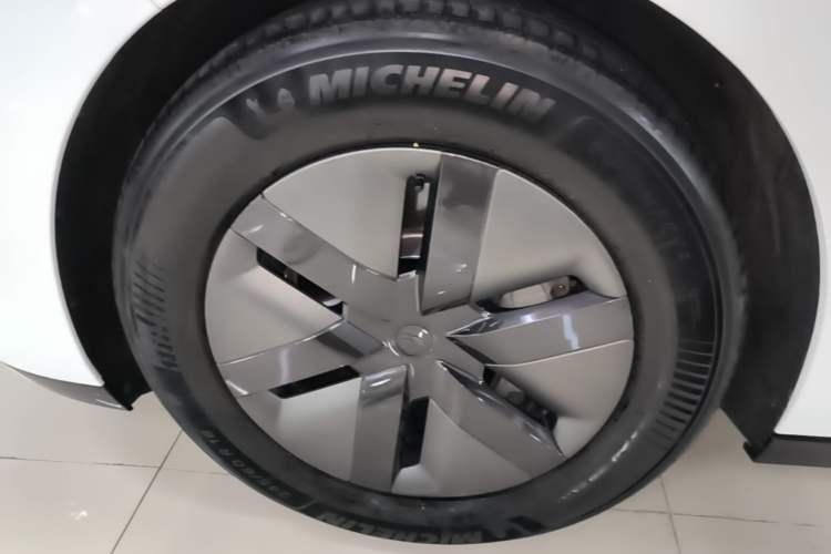 Used Li Auto MEGA 2025 Home Family Special Edition Left Front Wheel Hub