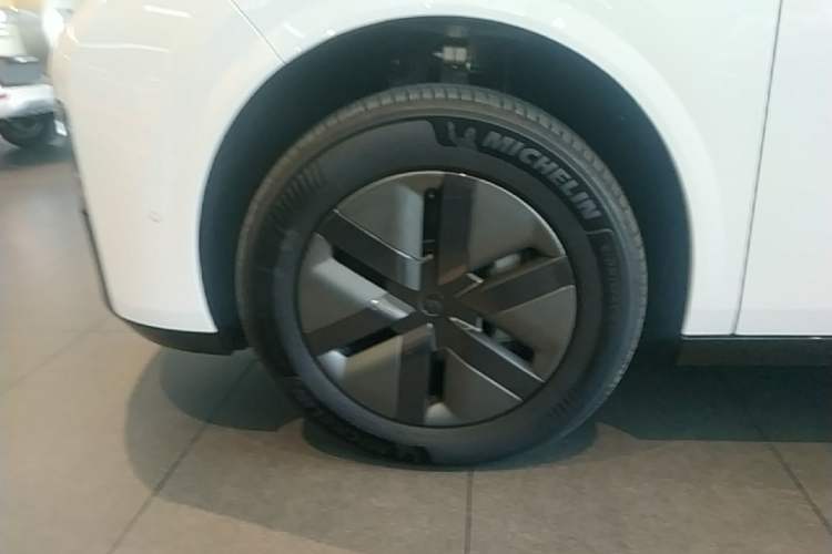 Used Li Auto MEGA 2025 Home Family Special Edition Left Front Wheel Hub