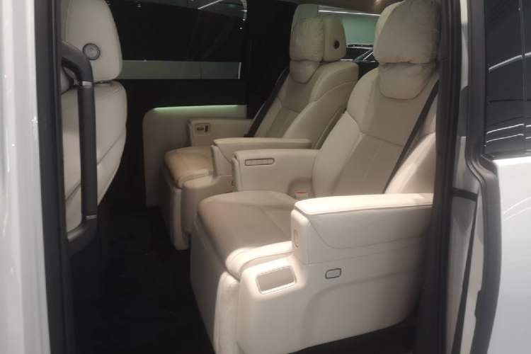 Used Li Auto MEGA 2025 Home Family Special Edition Left Rear Seat