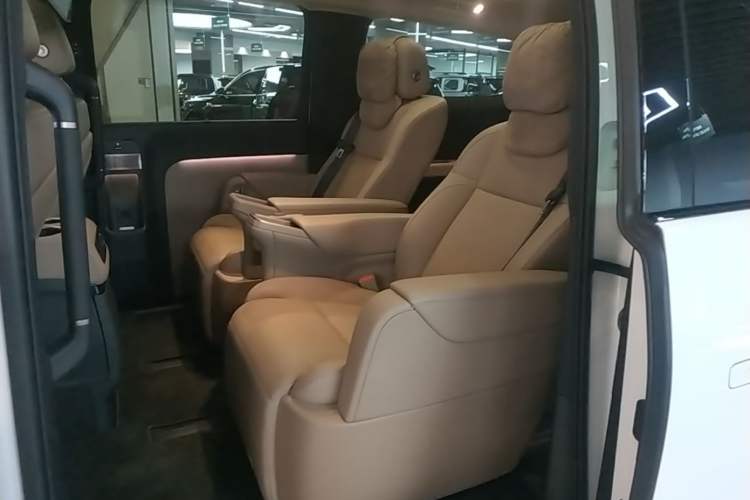Used Li Auto MEGA 2025 Ultra Smart Refreshed Edition Left Rear Seat