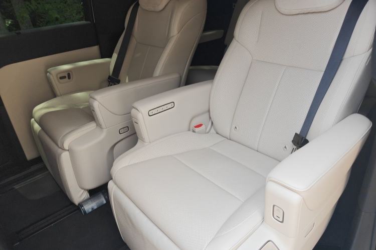 Used Li Auto MEGA 2025 Home Family Special Edition Left Rear Seat