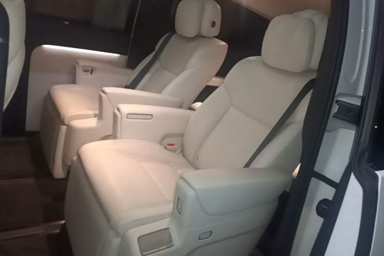 Used Li Auto MEGA 2025 Home Family Special Edition Left Rear Seat