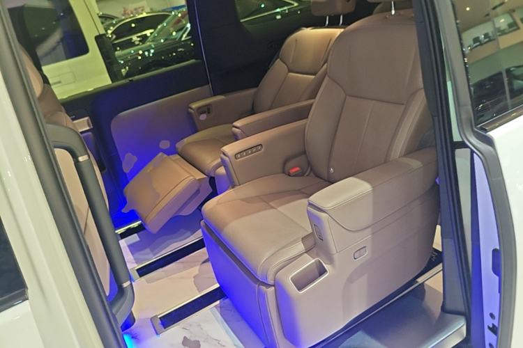 Used Li Auto MEGA 2025 Home Family Special Edition Left Rear Seat