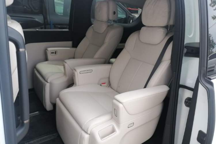 Used Li Auto MEGA 2025 Home Family Special Edition Left Rear Seat