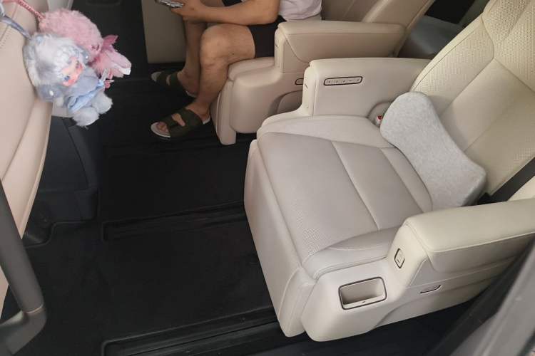 Used Li Auto MEGA 2025 Home Family Special Edition Left Rear Seat
