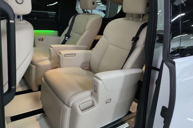 Used Li Auto MEGA 2025 Home Family Special Edition Left Rear Seat