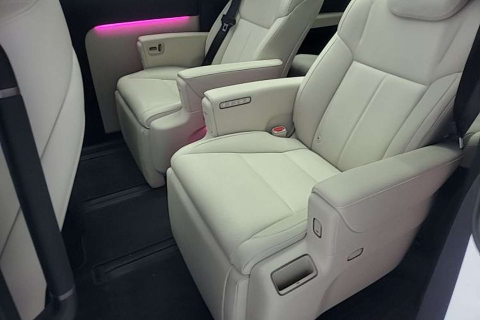 Used Li Auto MEGA 2025 Home Family Special Edition Left Rear Seat
