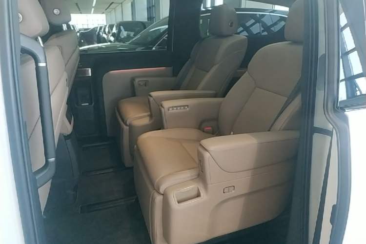 Used Li Auto MEGA 2025 Home Family Special Edition Left Rear Seat