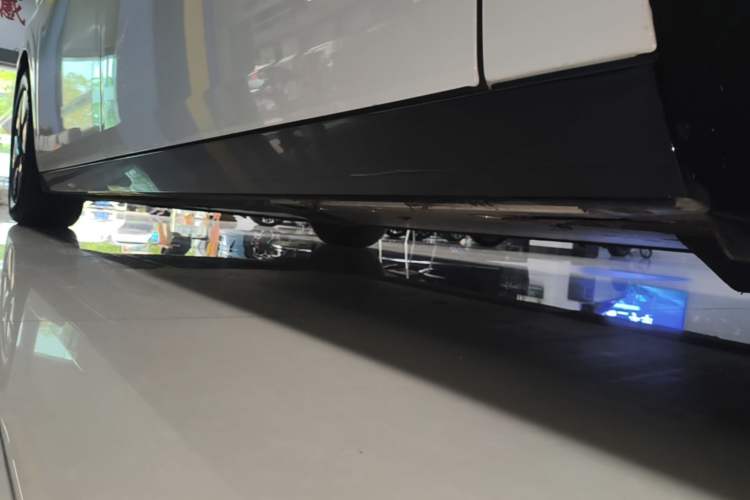 Used Li Auto MEGA 2025 Home Family Special Edition Left Side Sill