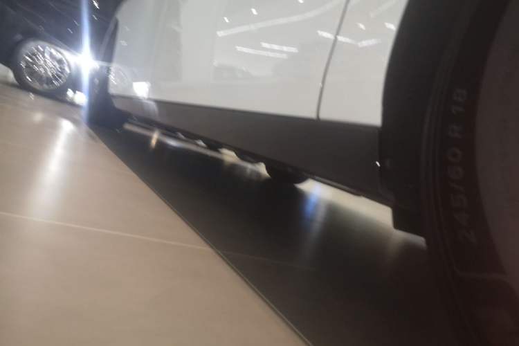 Used Li Auto MEGA 2025 Home Family Special Edition Left Side Sill