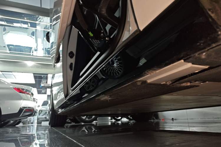 Used Li Auto MEGA 2025 Ultra Smart Refreshed Edition Left Side Sill