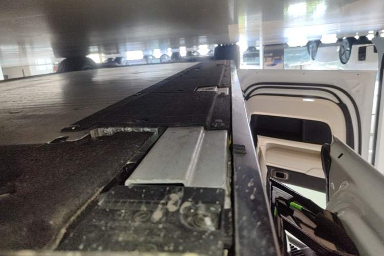 Used Li Auto MEGA 2025 Ultra Smart Refreshed Edition Left Side Sill