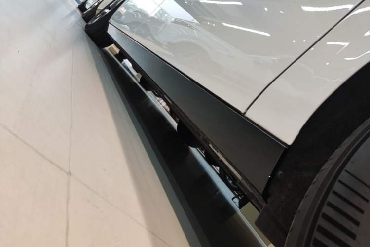 Used Li Auto MEGA 2025 Home Family Special Edition Left Side Sill