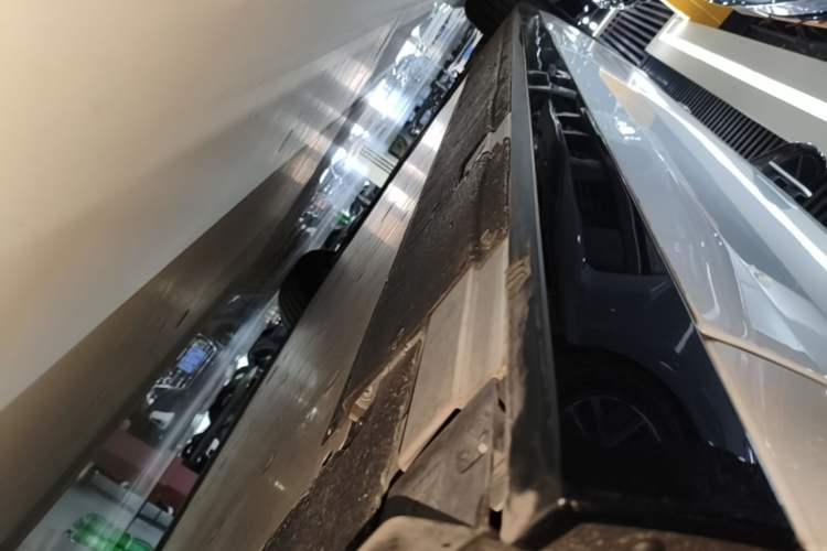 Used Li Auto MEGA 2025 Home Family Special Edition Left Side Sill