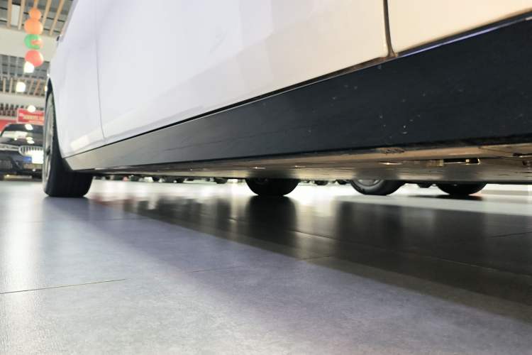 Used Li Auto MEGA 2025 Home Family Special Edition Left Side Sill
