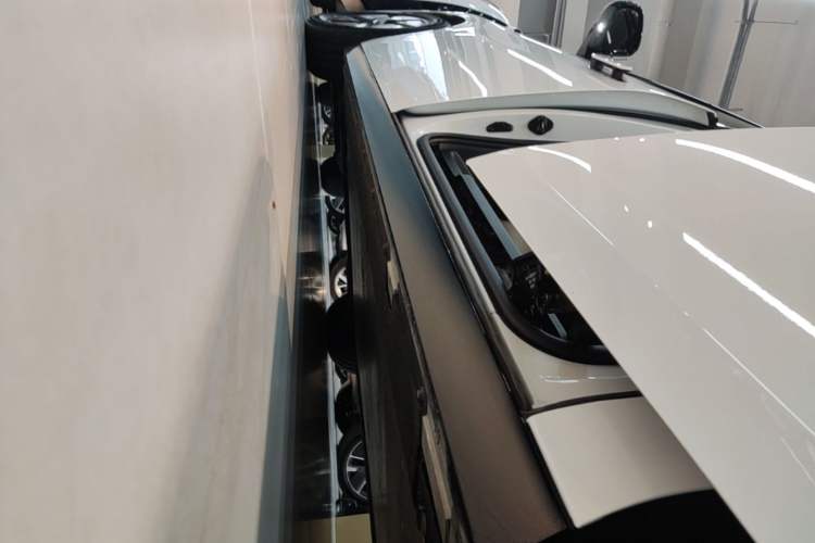 Used Li Auto MEGA 2025 Home Family Special Edition Left Side Sill