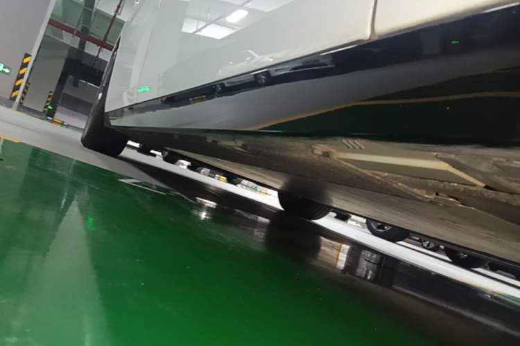 Used Li Auto MEGA 2025 Home Family Special Edition Left Side Sill