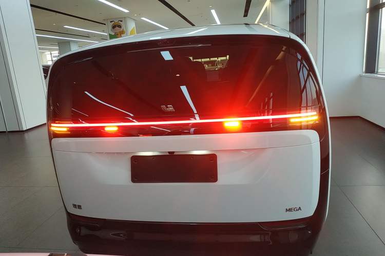 Used Li Auto MEGA 2025 Home Family Special Edition Rear