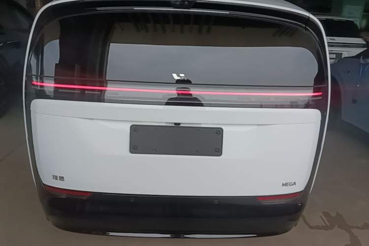 Used Li Auto MEGA 2025 Ultra Smart Refreshed Edition Rear