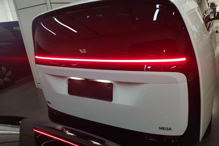 Used Li Auto MEGA 2025 Home Family Special Edition Rear