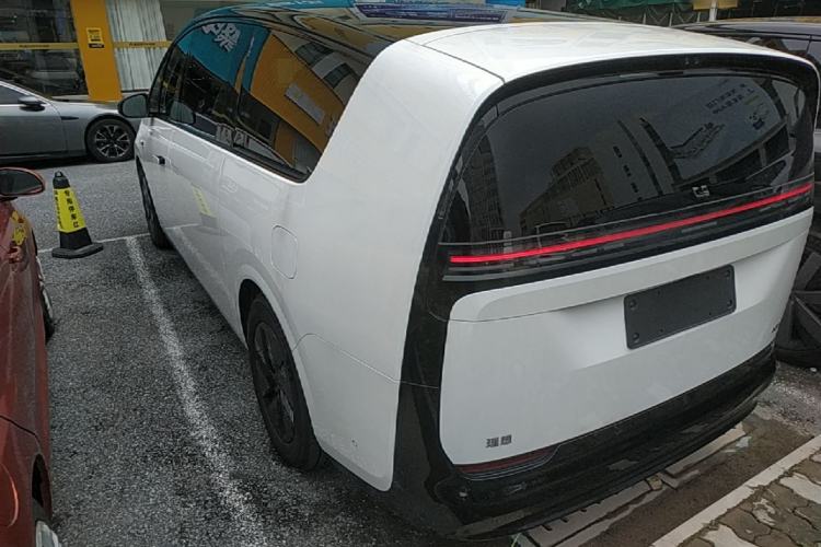 Used Li Auto MEGA 2025 Ultra Smart Refreshed Edition Rear Left 45 Deg