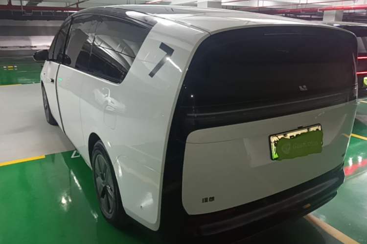 Used Li Auto MEGA 2025 Home Family Special Edition Rear Left 45 Deg