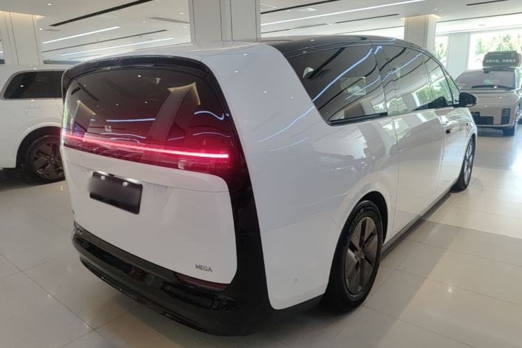 Used Li Auto MEGA 2025 Ultra Smart Refreshed Edition Rear Right 45 Deg