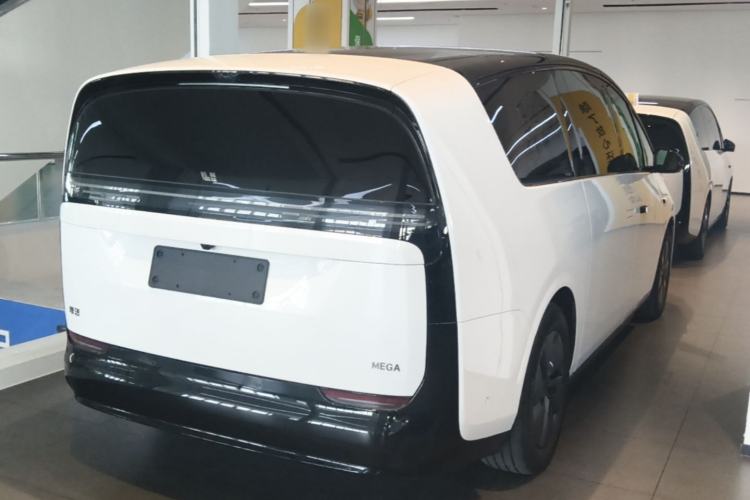 Used Li Auto MEGA 2025 Ultra Smart Refreshed Edition Rear Right 45 Deg
