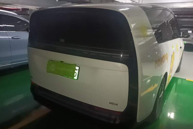 Used Li Auto MEGA 2025 Home Family Special Edition Rear Right 45 Deg