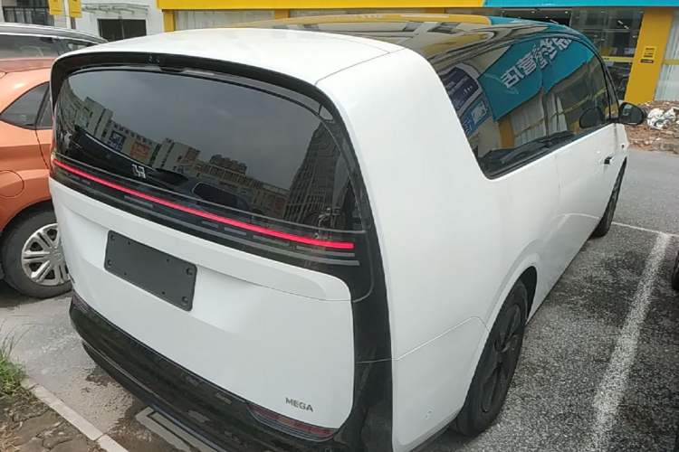 Used Li Auto MEGA 2025 Ultra Smart Refreshed Edition Rear Right 45 Deg