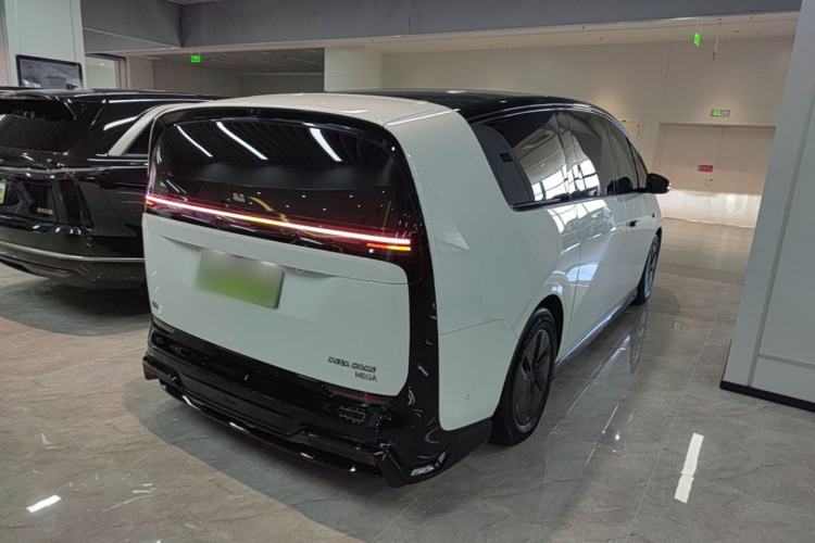 Used Li Auto MEGA 2025 Home Family Special Edition Rear Right 45 Deg