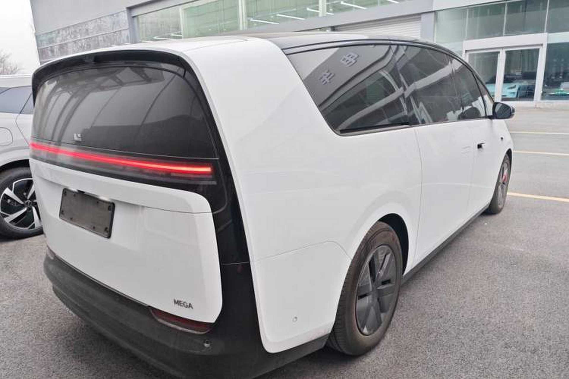 Used Li Auto MEGA 2025 Home Family Special Edition Rear Right 45 Deg