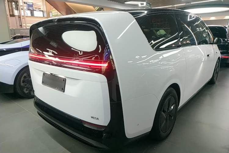 Used Li Auto MEGA 2025 Home Family Special Edition Rear Right 45 Deg