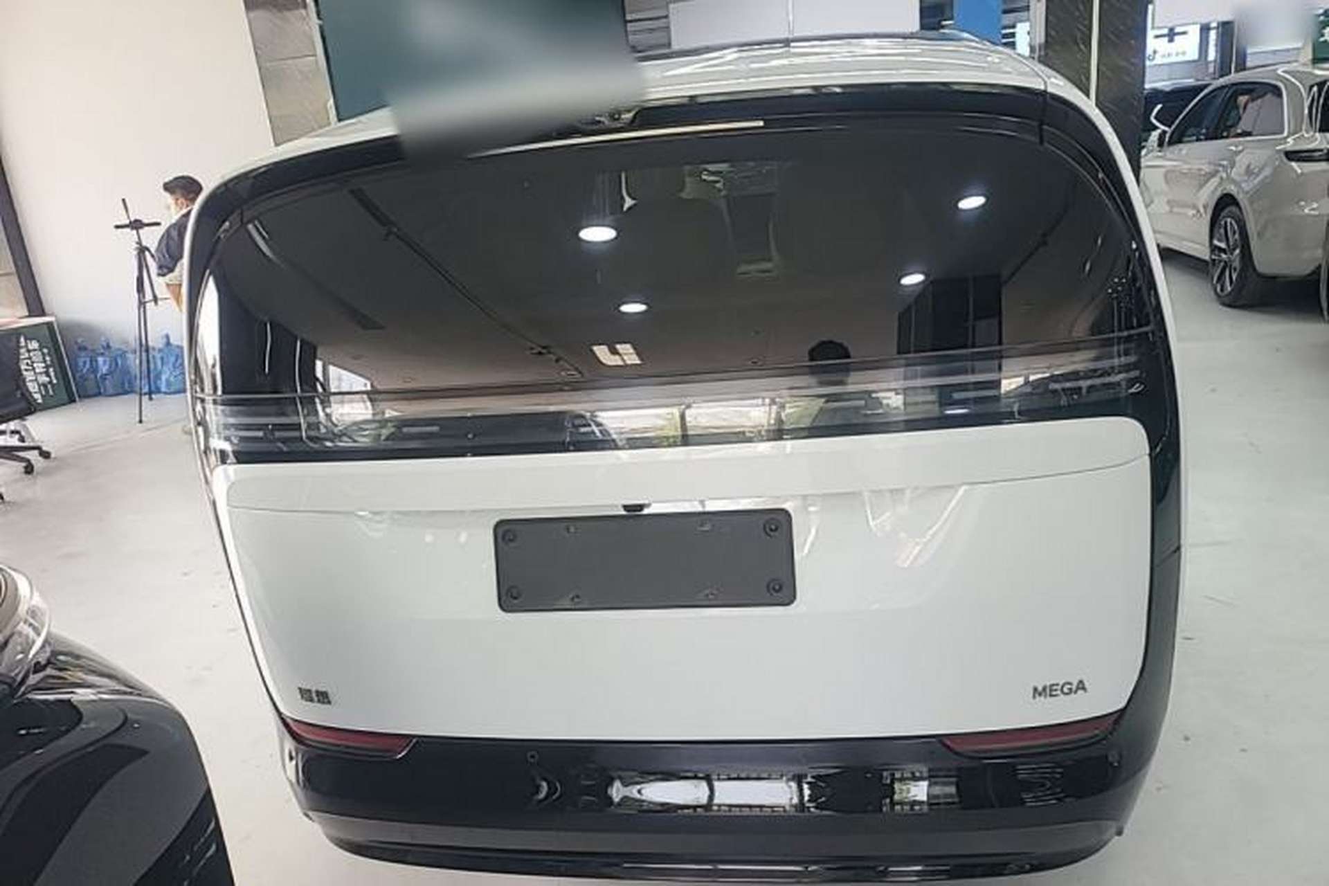 Used Li Auto MEGA 2025 Home Family Special Edition Rear