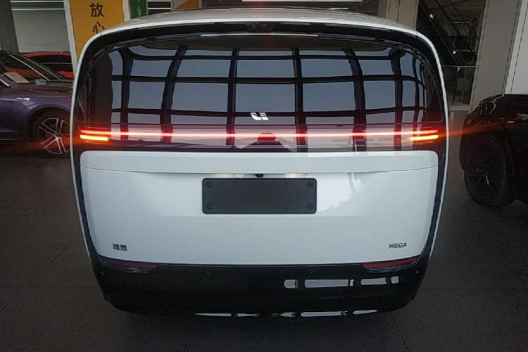 Used Li Auto MEGA 2025 Home Family Special Edition Rear