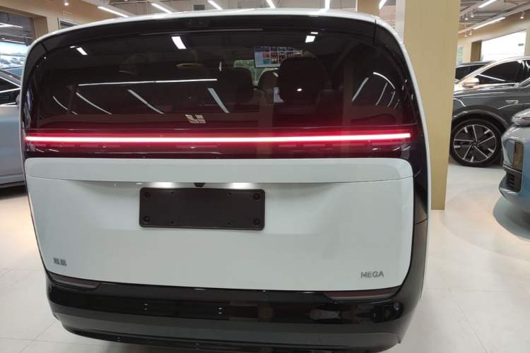 Used Li Auto MEGA 2025 Home Family Special Edition Rear