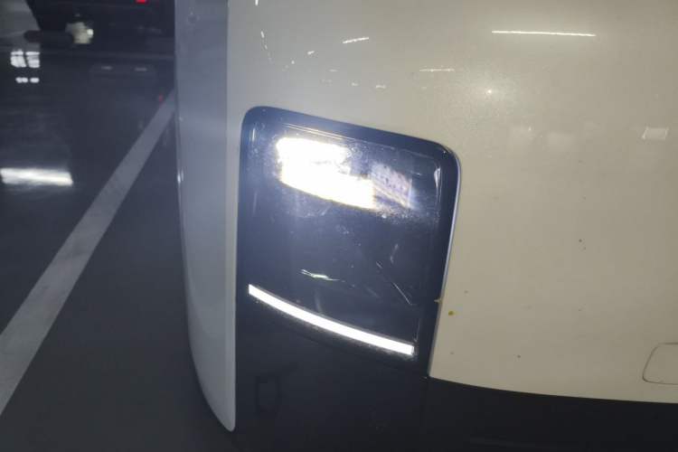 Used Li Auto MEGA 2025 Home Family Special Edition Right Front Headlight