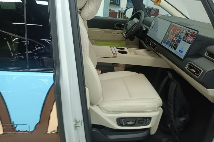 Used Li Auto MEGA 2025 Home Family Special Edition Right Front Seat