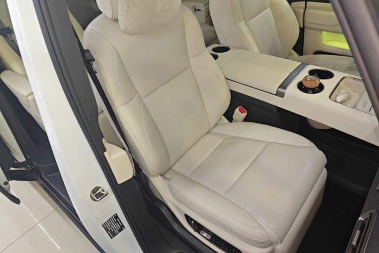 Used Li Auto MEGA 2025 Home Family Special Edition Right Front Seat